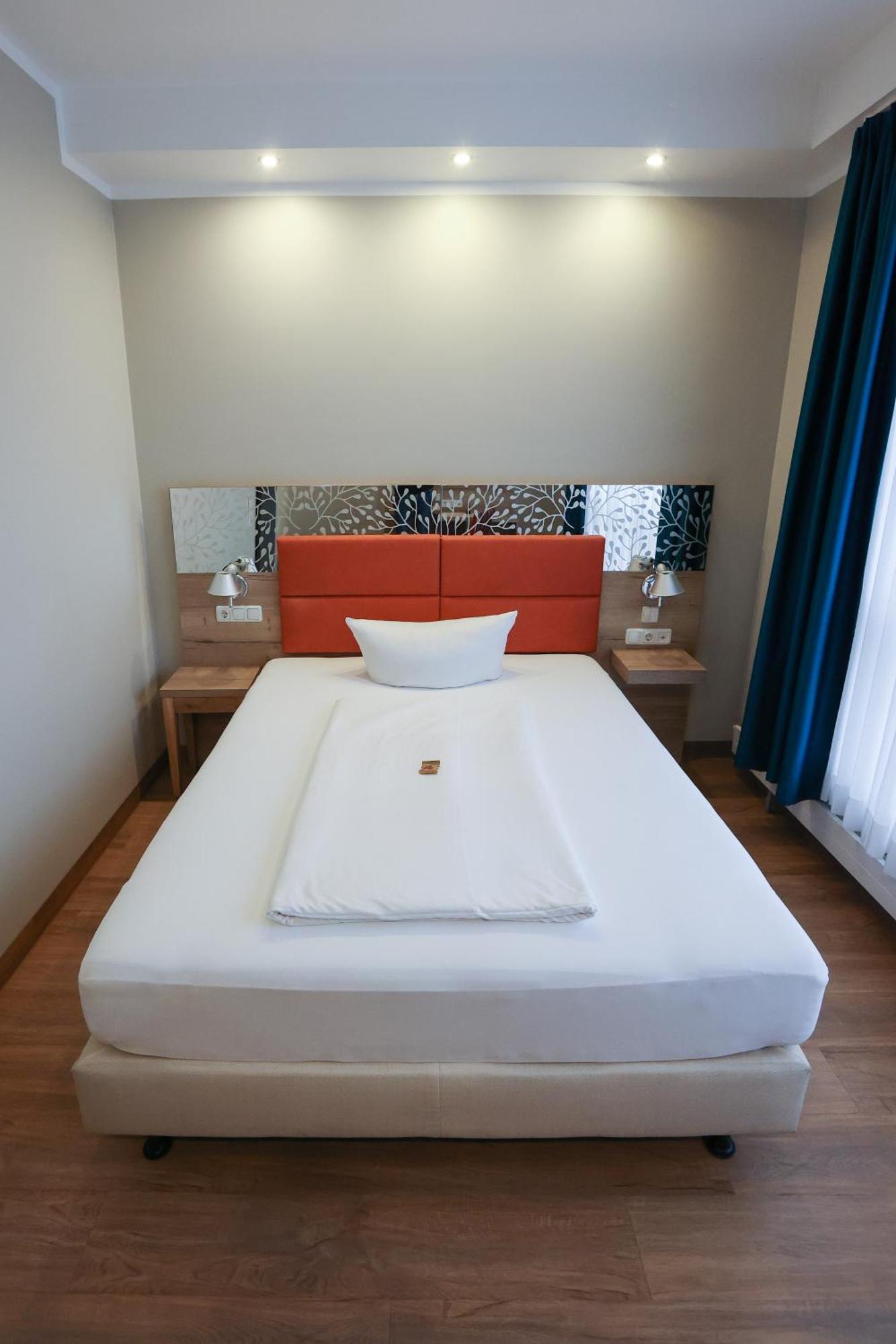 Hotel Blaubeurer Tor อูล์ม ภายนอก รูปภาพ